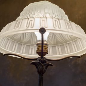 Старинная настольная лампа